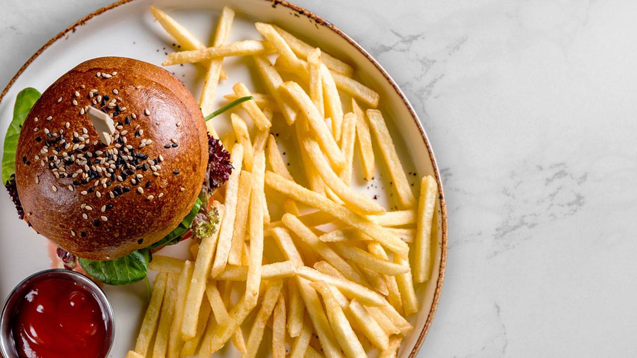 Filtrera restauranglistan på de som serverar "Hamburgare"
